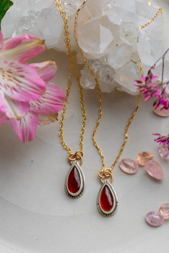 BERRY GARNET NECKLACES - Fly Free