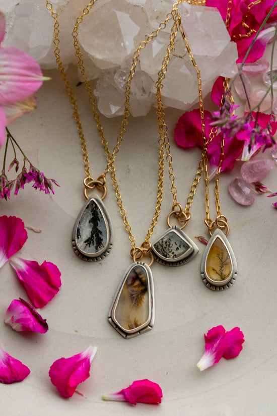 DREAMY DENDRITIC AGATE NECKLACES - Fly Free