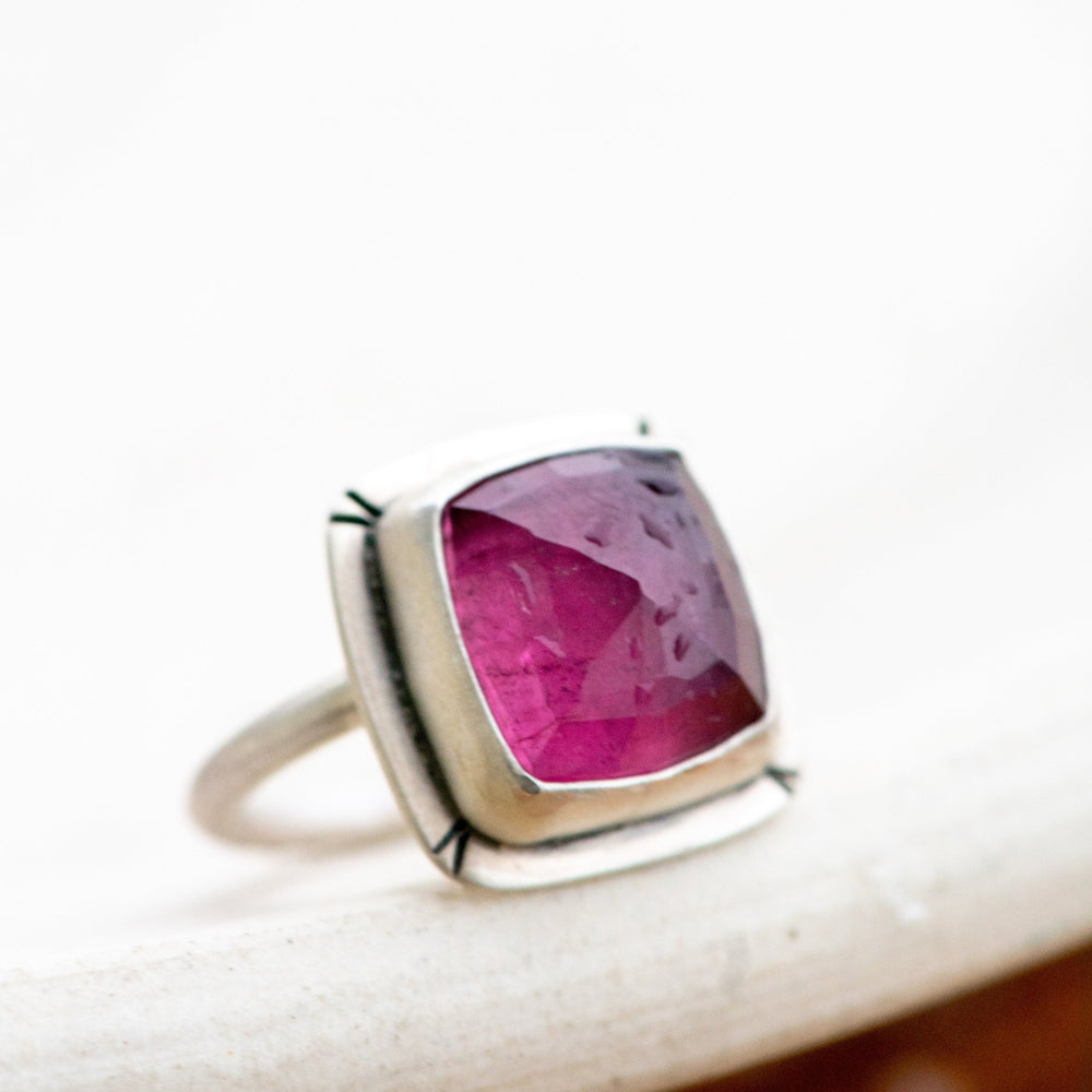 A DROP OF TOFANA RUBELLITE TOURMALINE RING - Fly Free