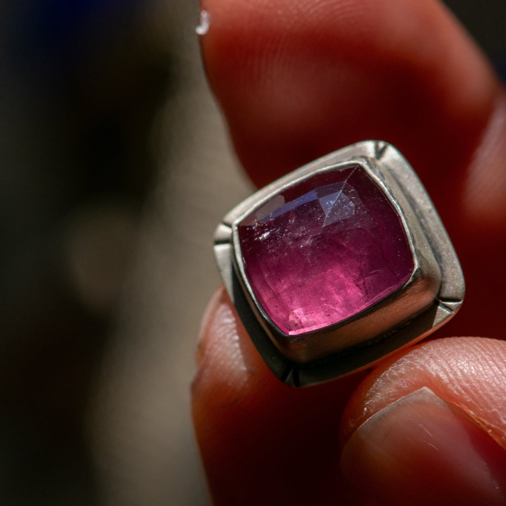 A DROP OF TOFANA RUBELLITE TOURMALINE RING - Fly Free