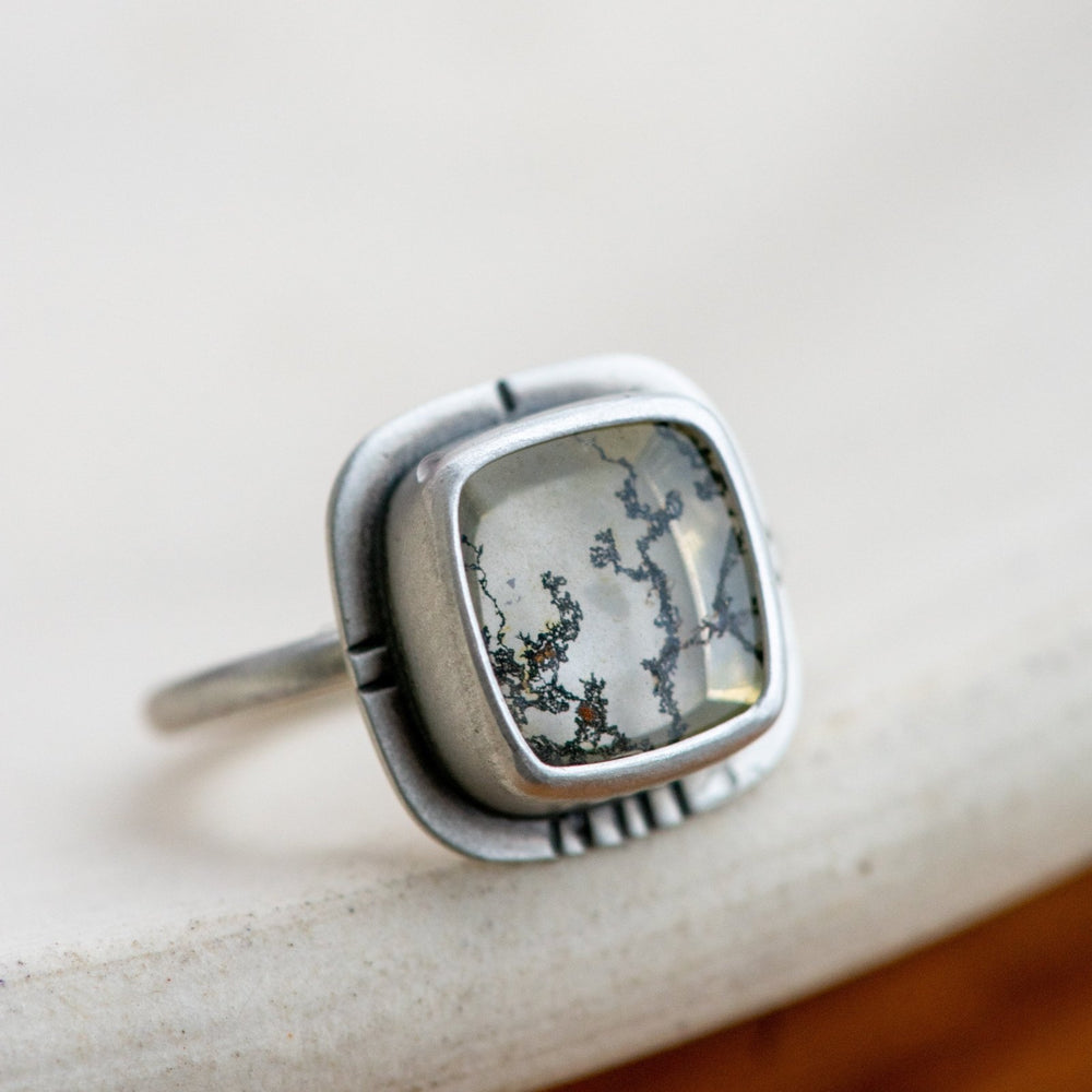 A LITTLE DREAM DENDRITIC AGATE RING - Fly Free
