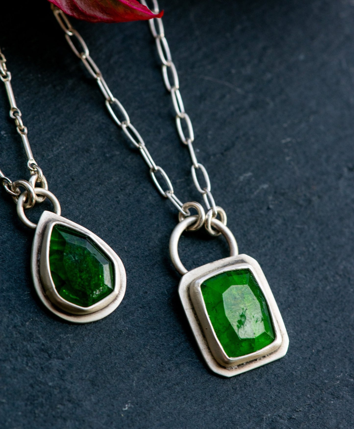 CHROME DIOPSIDE GLOWING GREEN NECKLACES - Fly Free