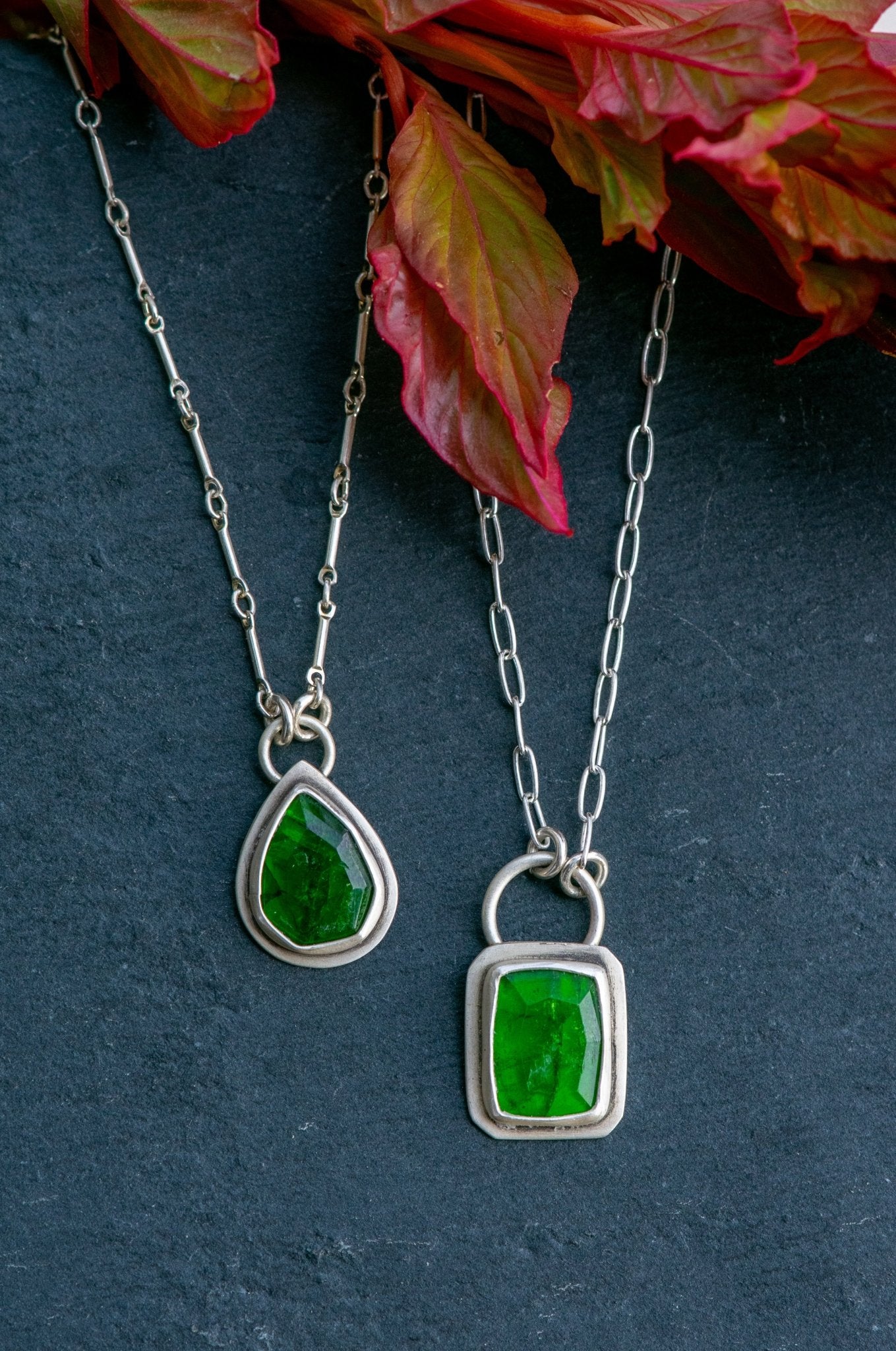 CHROME DIOPSIDE GLOWING GREEN NECKLACES - Fly Free