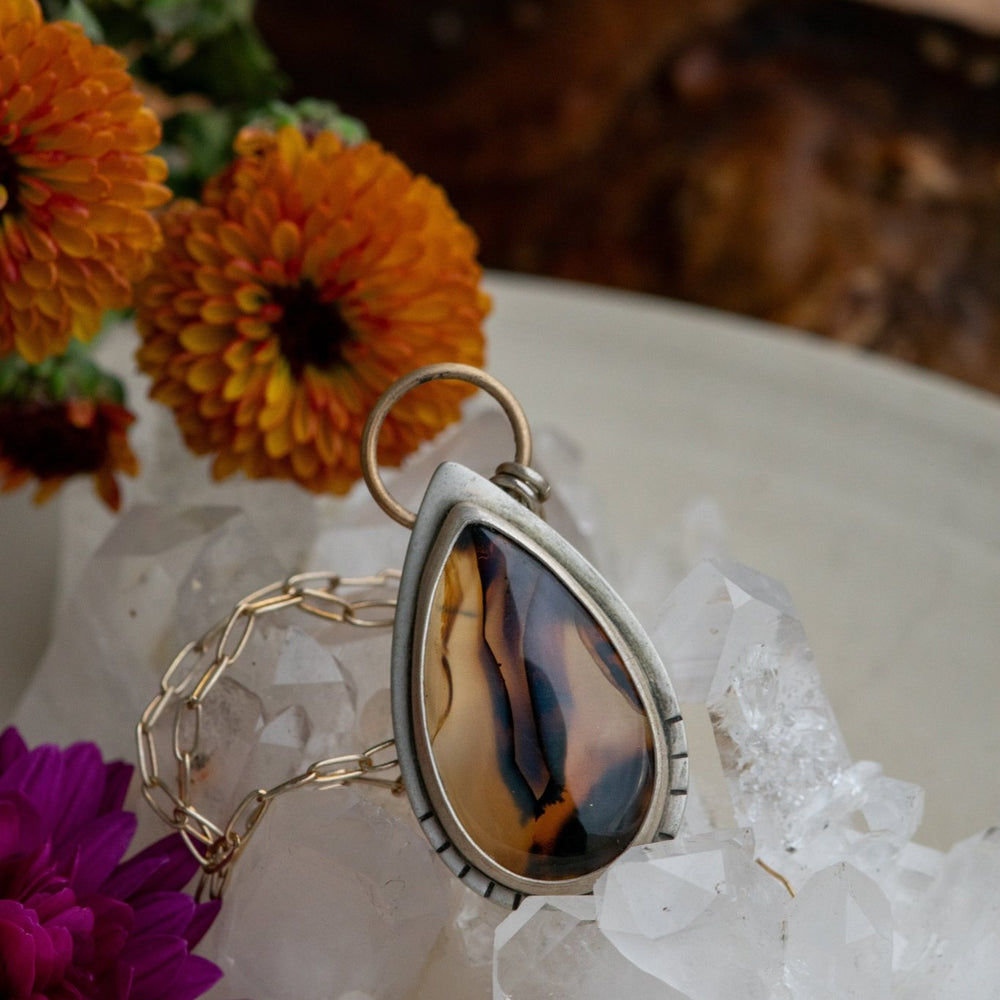 CREPUSCULAR MONTANA AGATE NECKLACE - Fly Free
