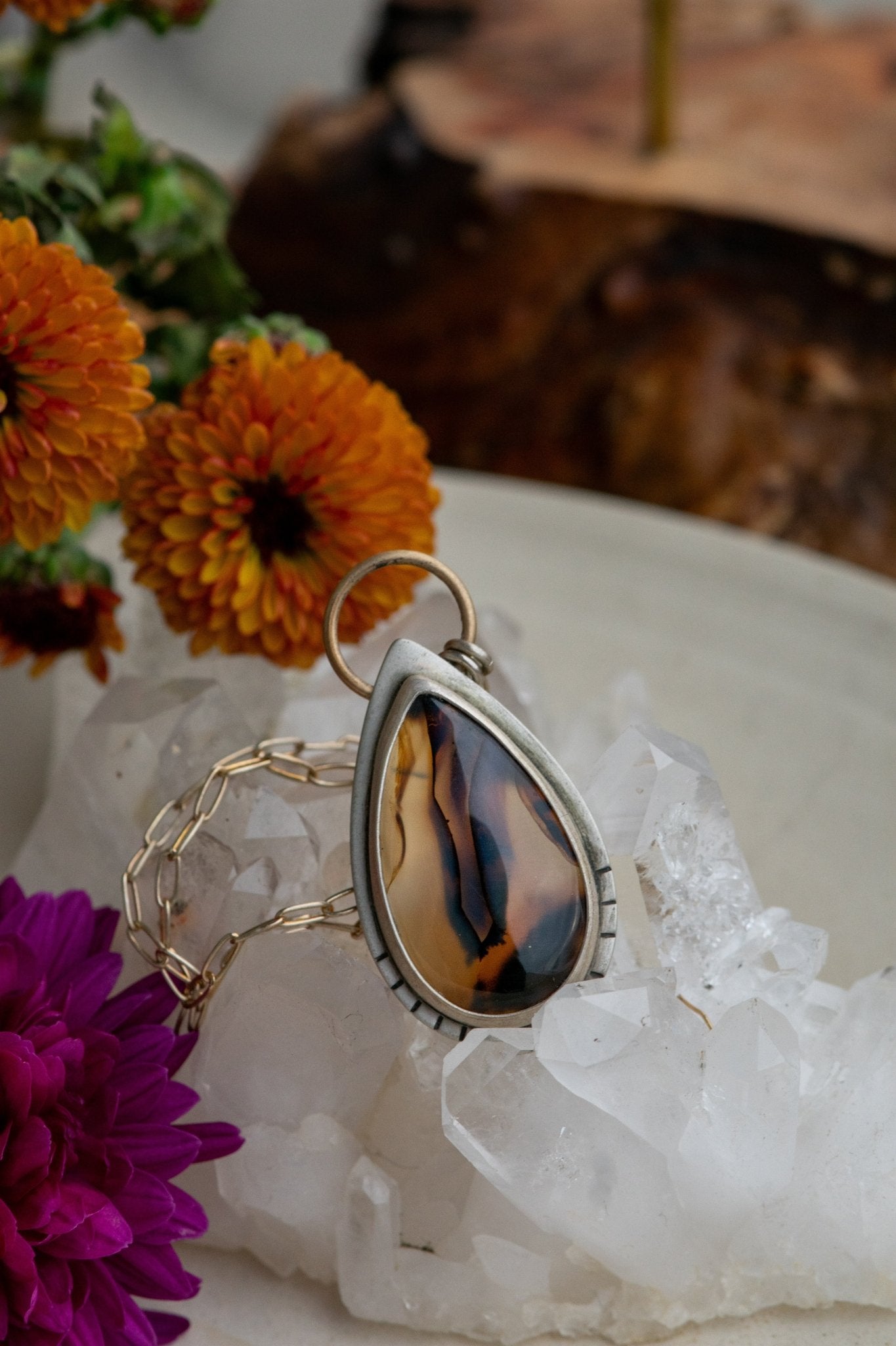 CREPUSCULAR MONTANA AGATE NECKLACE - Fly Free