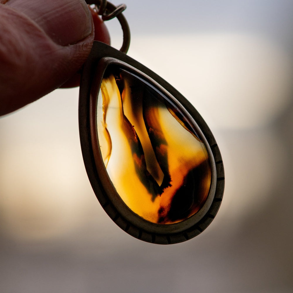 
                  
                    CREPUSCULAR MONTANA AGATE NECKLACE - Fly Free
                  
                