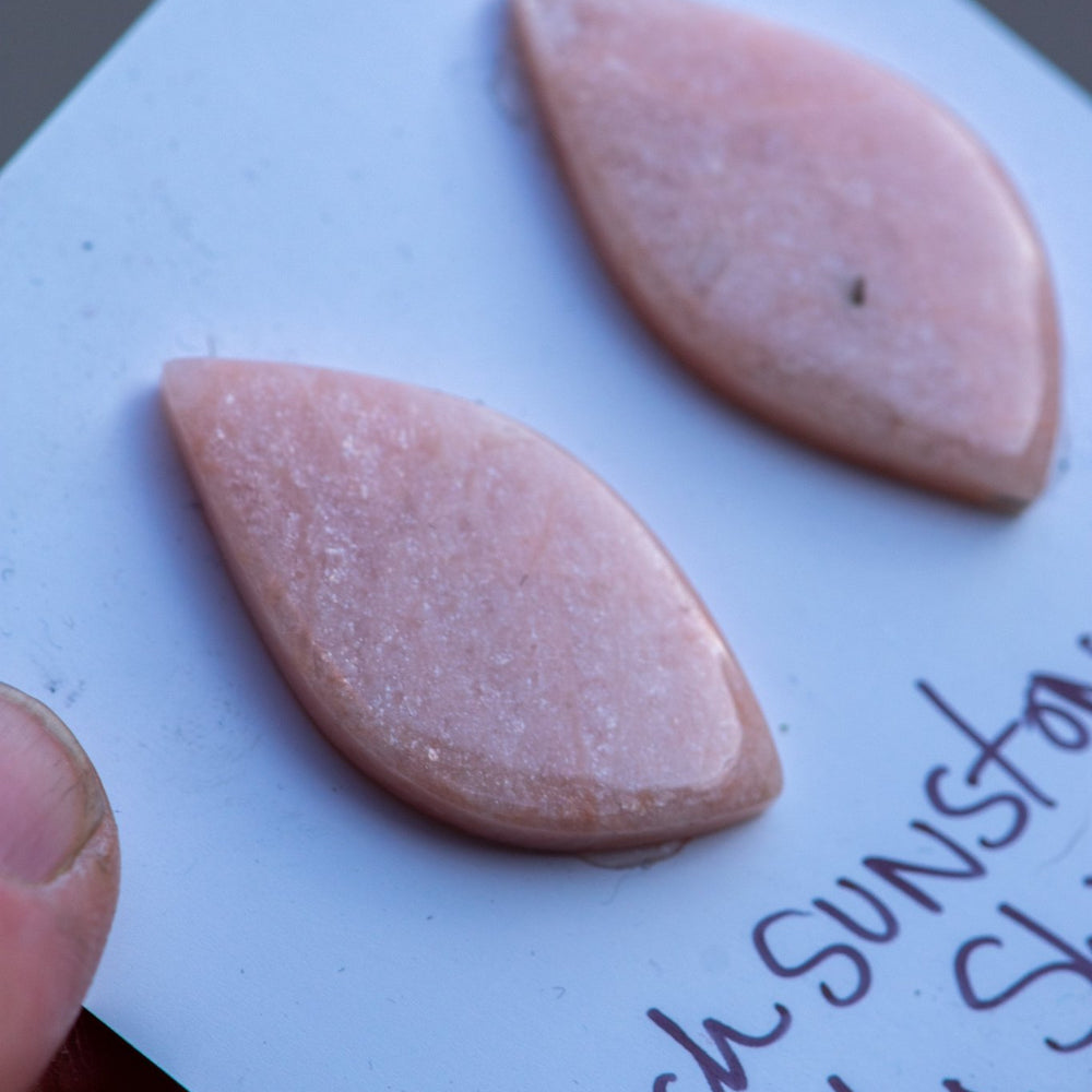 
                  
                    CURIOUSER STONES - Fly Free
                  
                