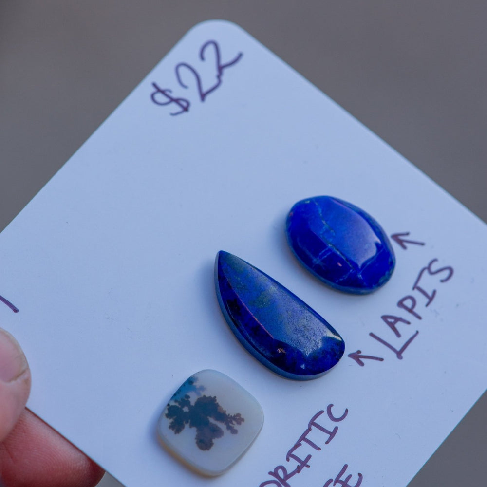 
                  
                    CURIOUSER STONES - Fly Free
                  
                