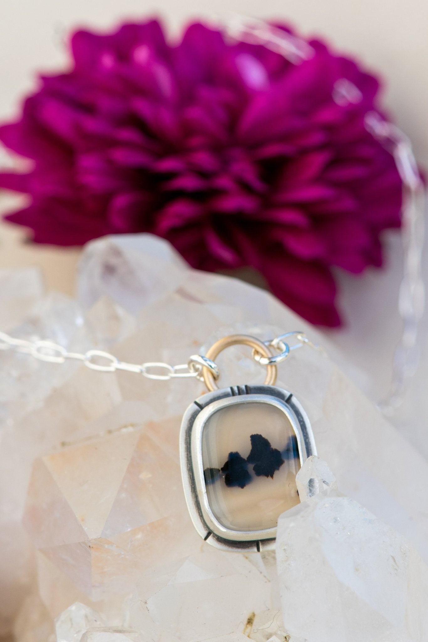 DANCERS IN THE FROST MONTANA AGATE NECKLACE - Fly Free