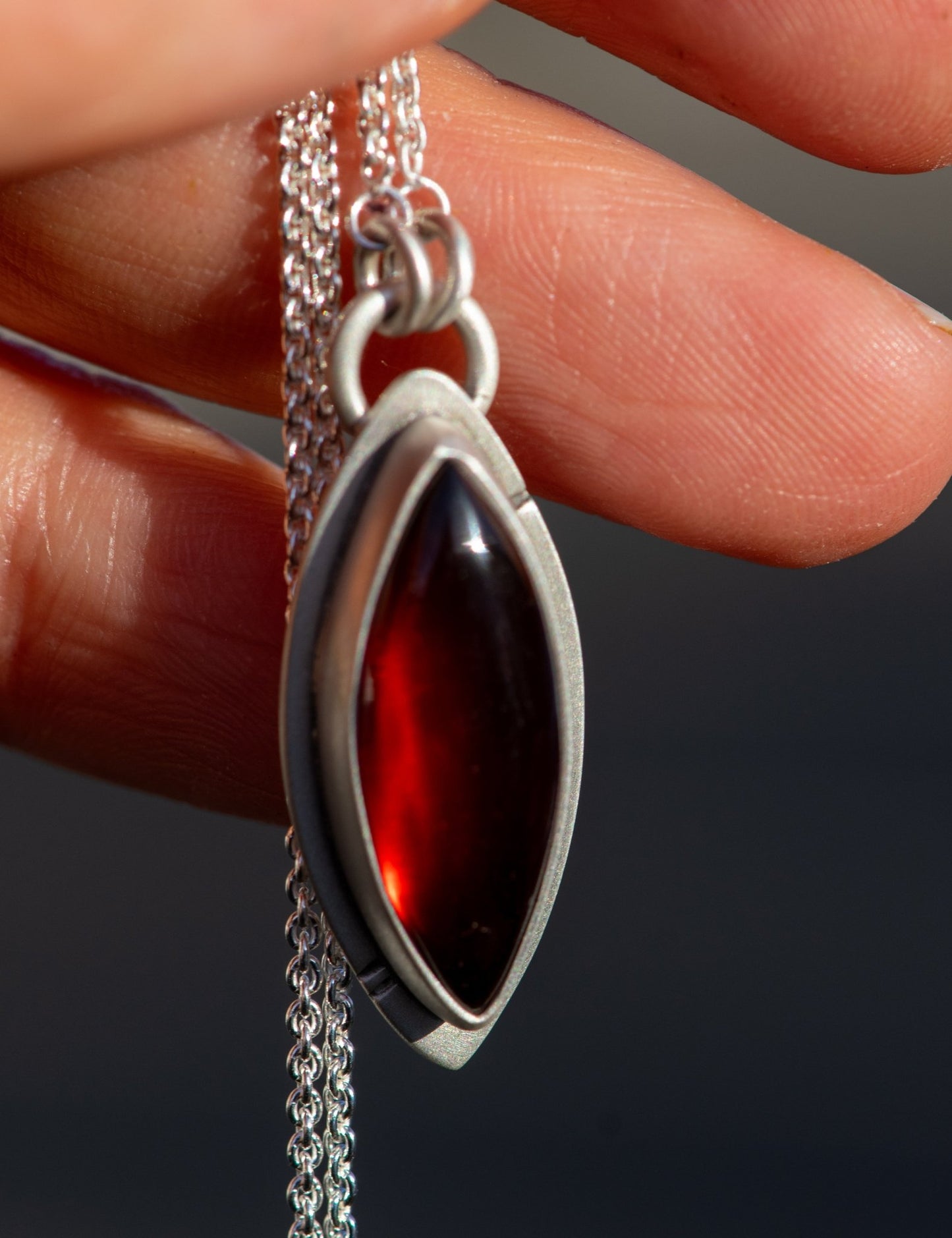 GARNET DAGGER NECKLACE - Fly Free