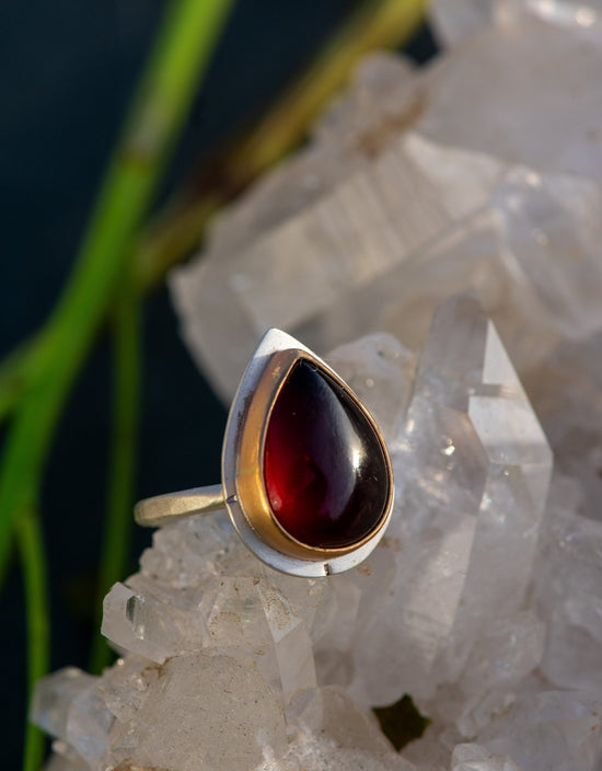 GRANATUS GARNET RING - Fly Free