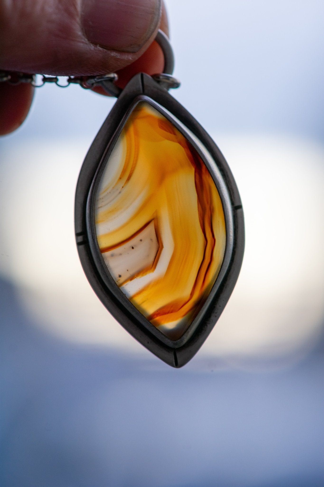 HAPPY FLAMES MONTANA AGATE NECKLACE - Fly Free