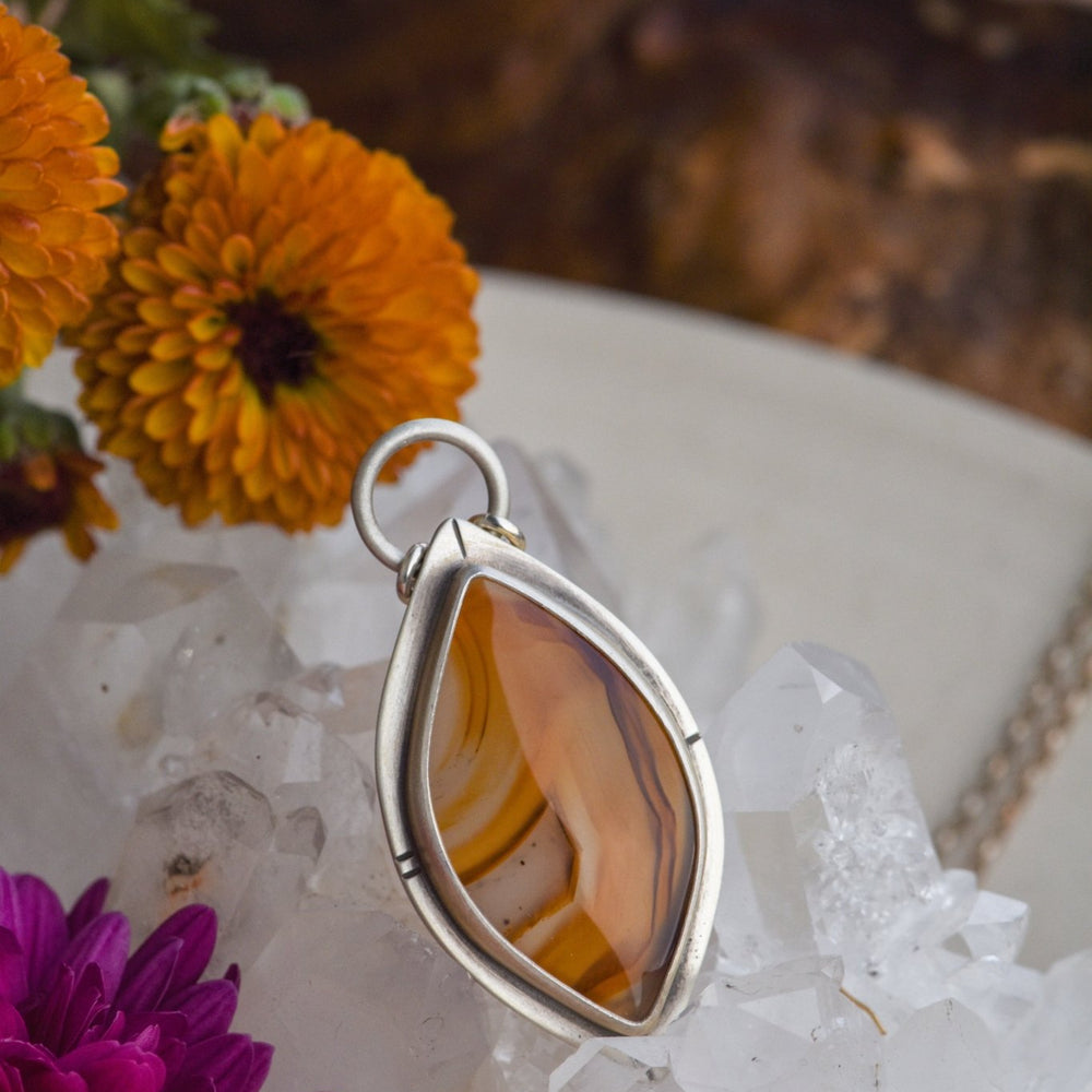 HAPPY FLAMES MONTANA AGATE NECKLACE - Fly Free