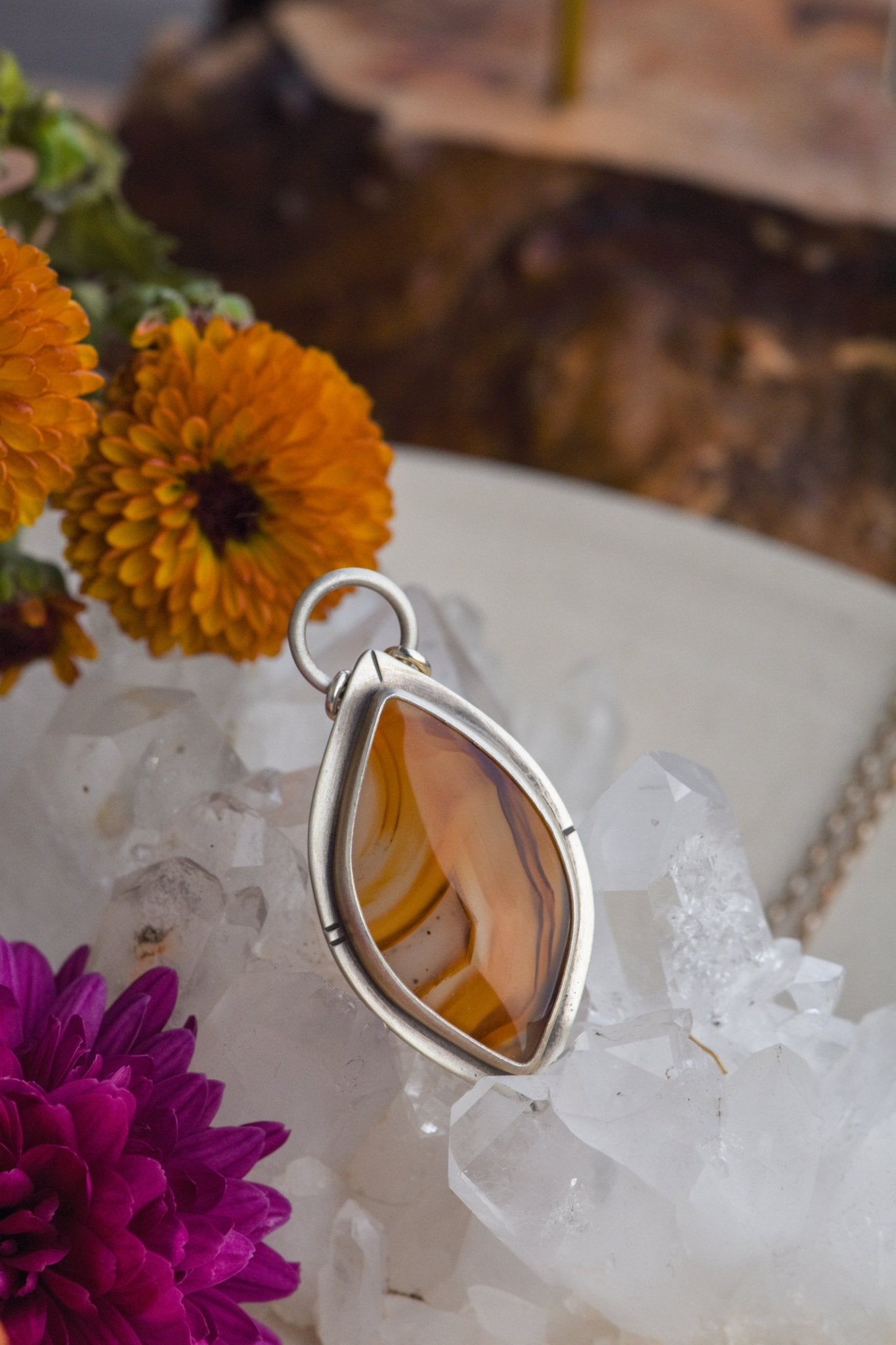 HAPPY FLAMES MONTANA AGATE NECKLACE - Fly Free