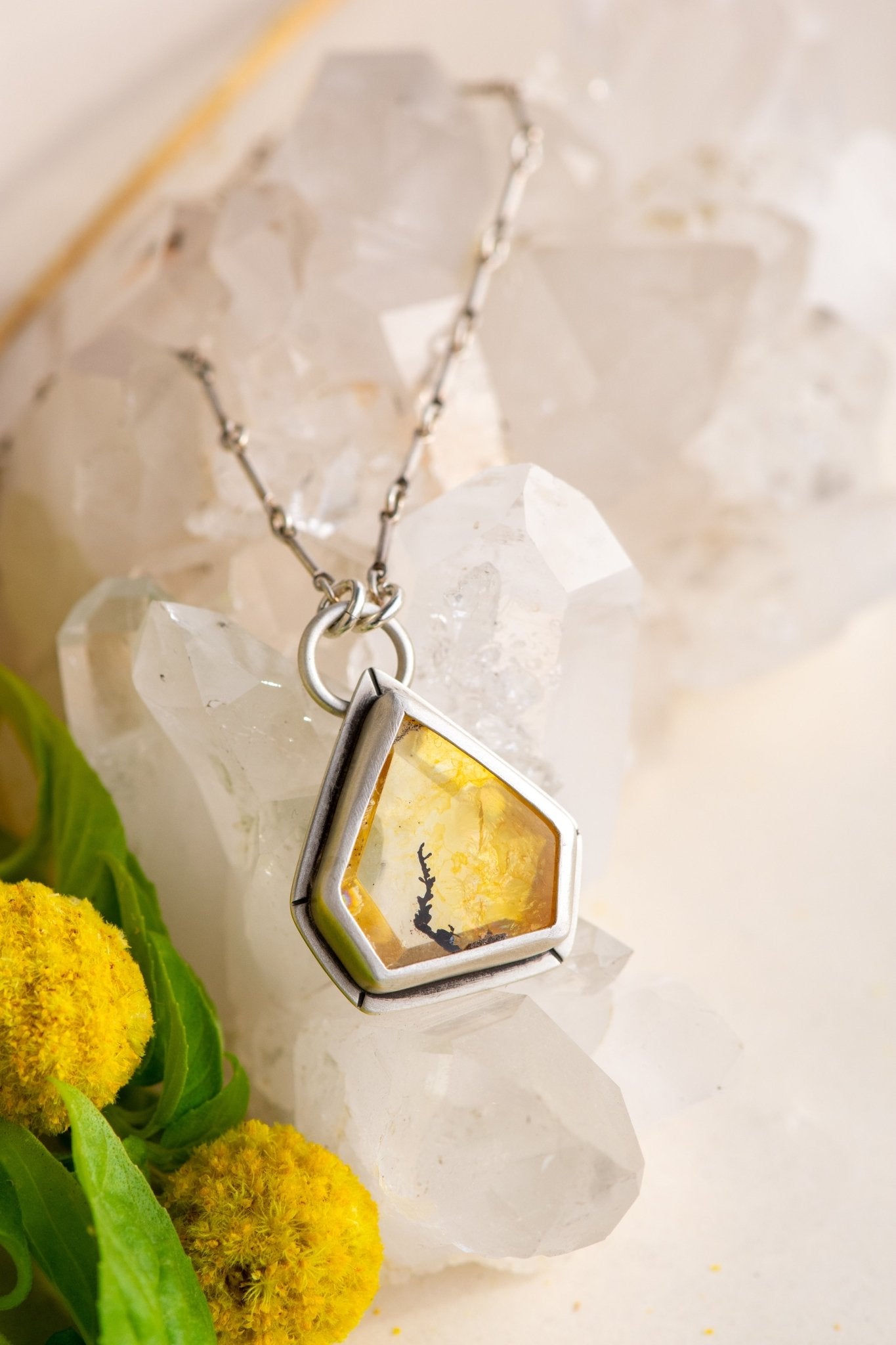 HIDDEN RAINBOWS DENDRITIC AGATE NECKLACE - Fly Free