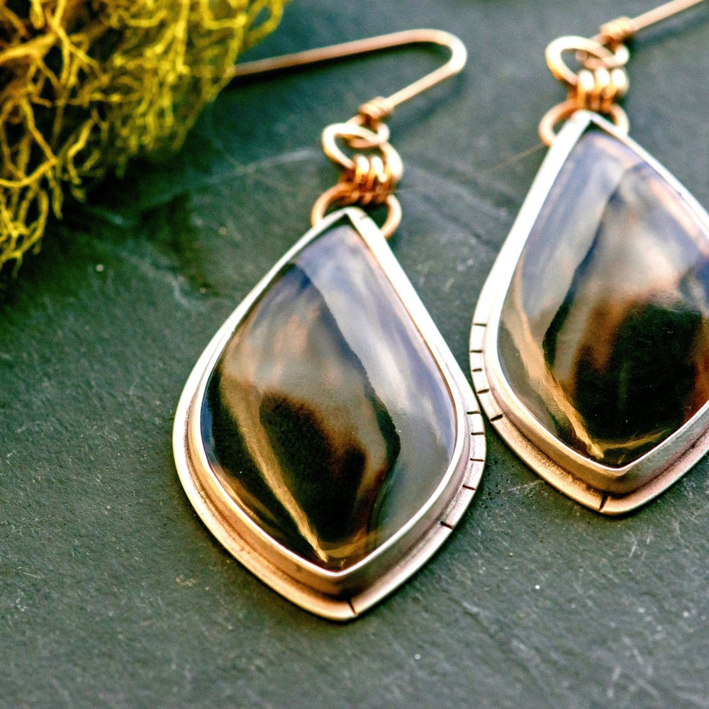 
                  
                    MONTANA AGATE CREPUSCULAR RAYS EARRINGS - Fly Free
                  
                