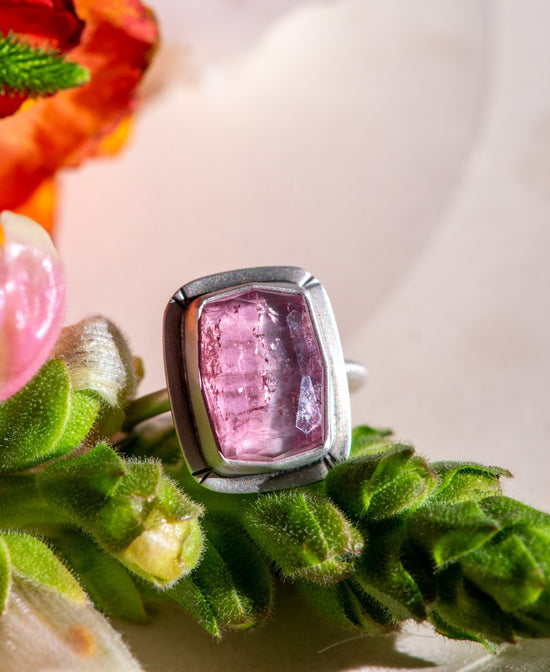 NICE AND NEAT TOURMALINE RING - Fly Free