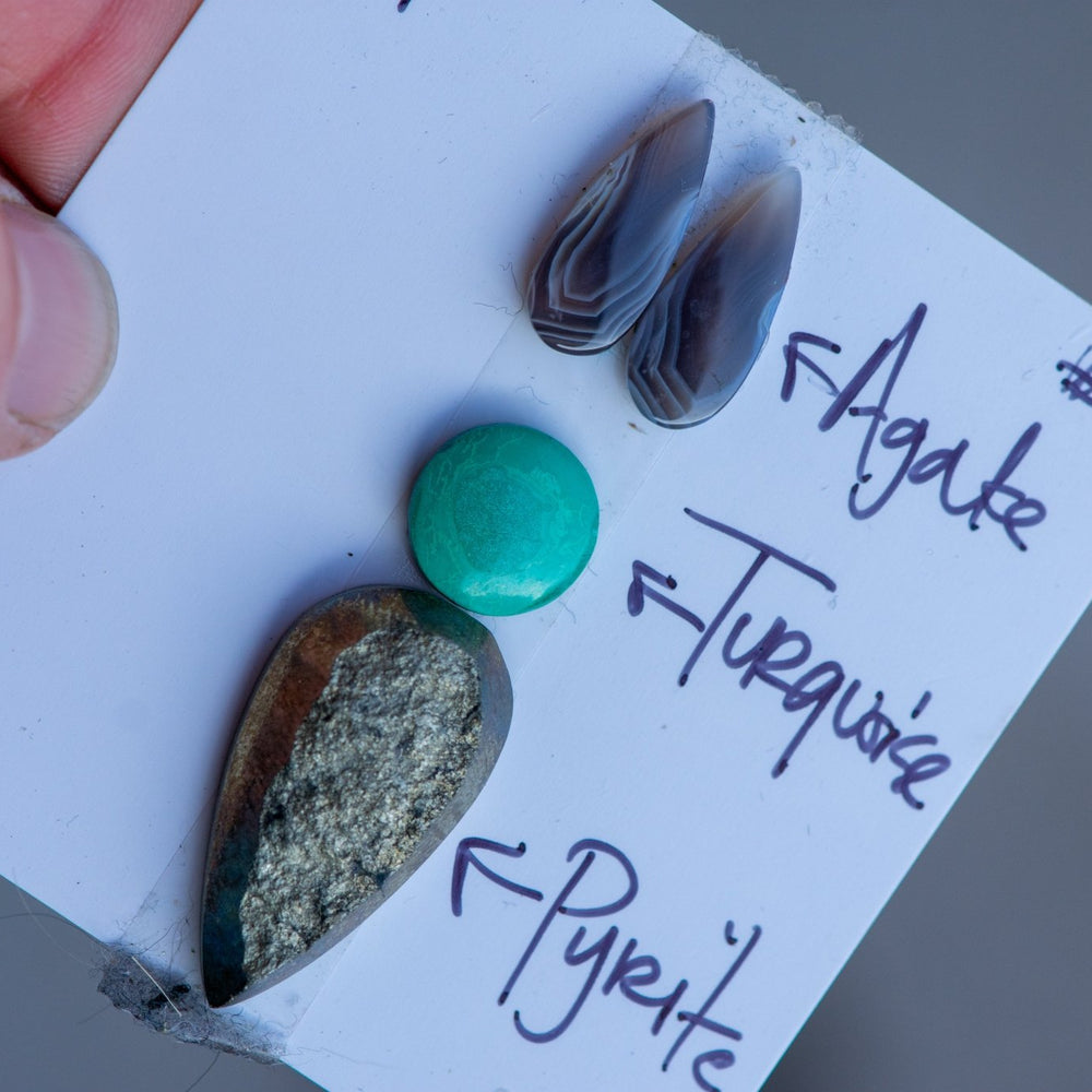 OLD EARTH STONES - Fly Free