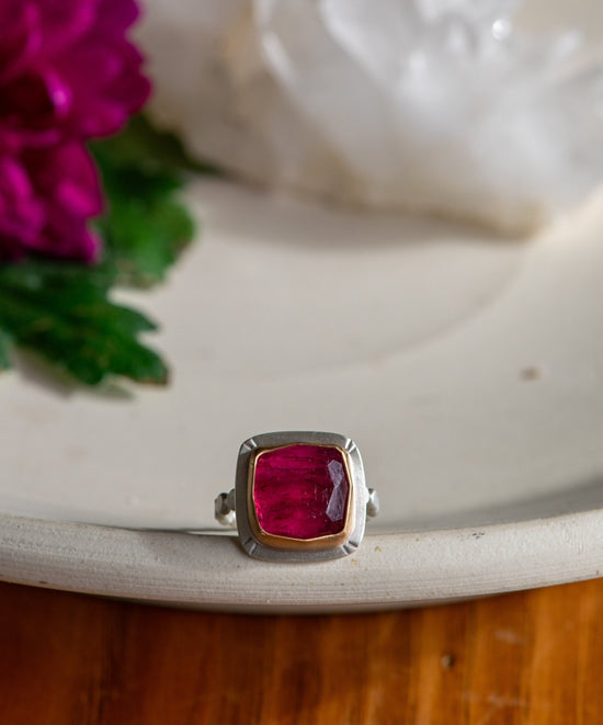 STOUTHEART TOURMALINE RING - Fly Free