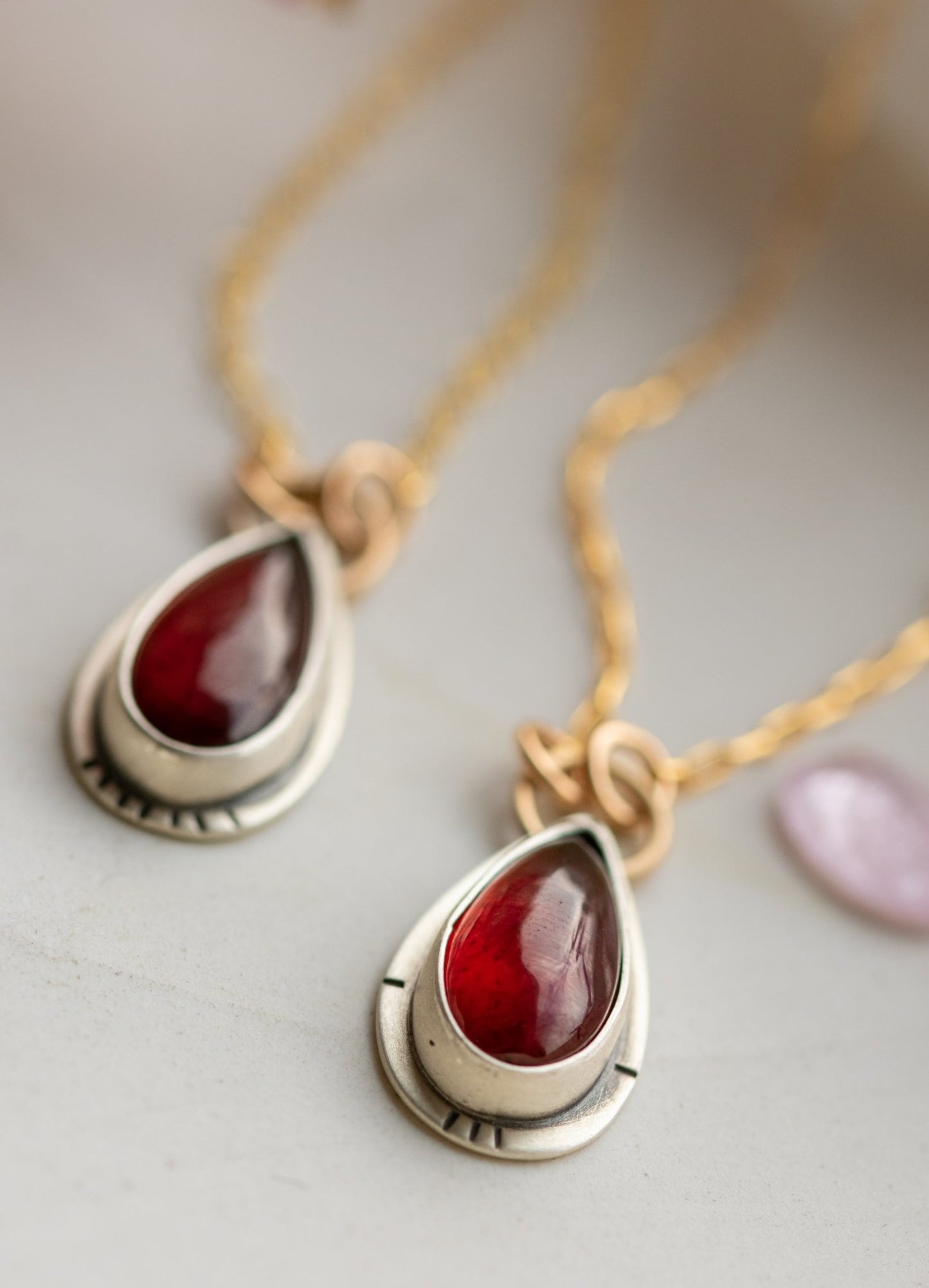BERRY GARNET NECKLACES - Fly Free