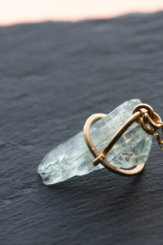 Load image into Gallery viewer, DAGGER AQUAMARINE NECKLACE - Fly Free
