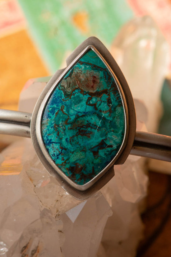 Load image into Gallery viewer, ELECTRIC SHATTUCKITE CUFF - Fly Free
