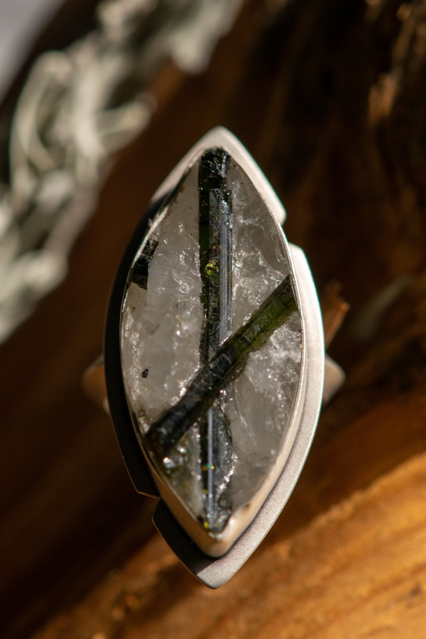 Load image into Gallery viewer, GREEN TOURMALINE + QUARTZ - Fly Free
