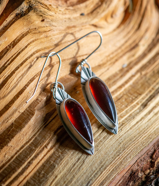 Load image into Gallery viewer, RISING GARNET EARRINGS - Fly Free
