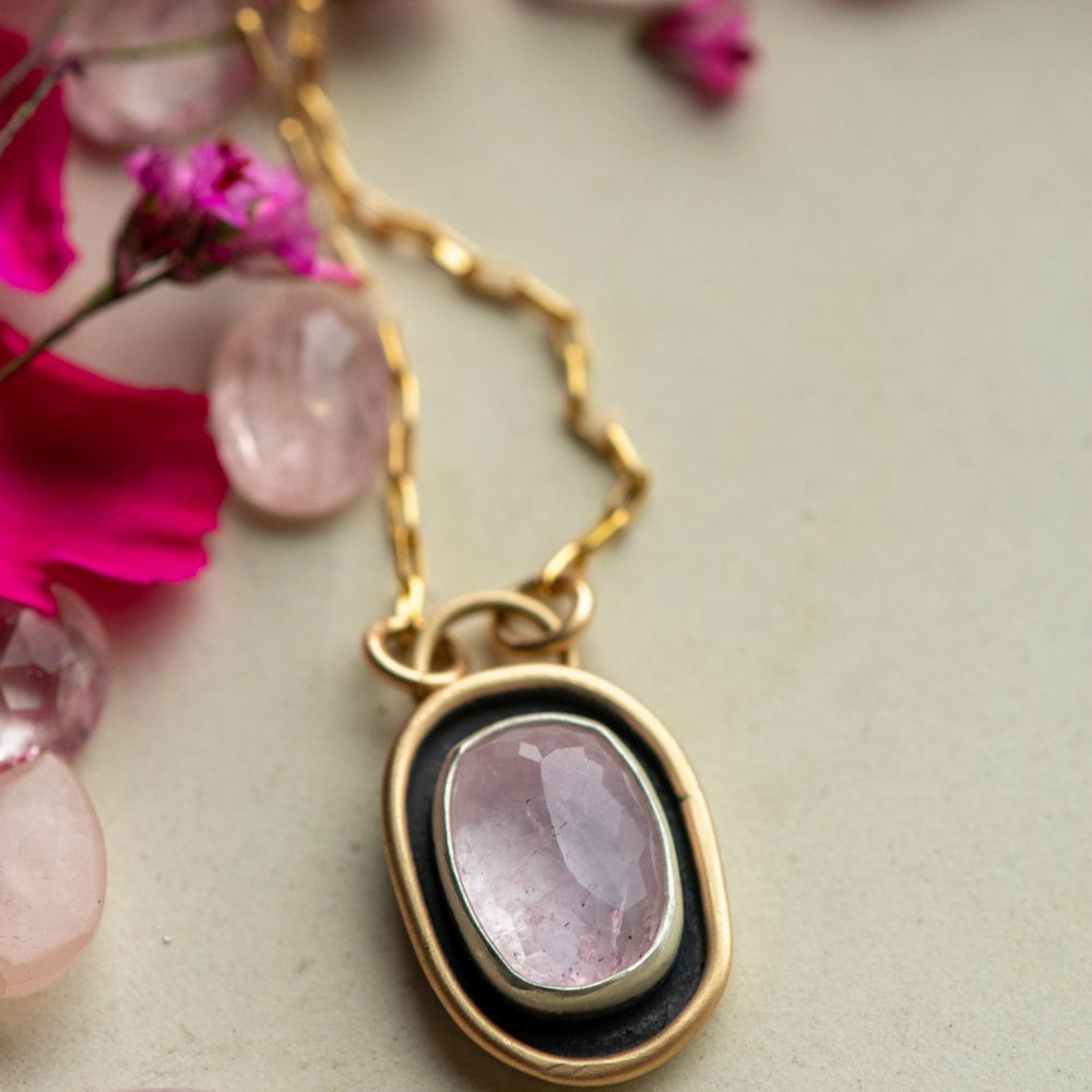 
                  
                    ROSE QUARTZ + MORGANITE - Fly Free
                  
                