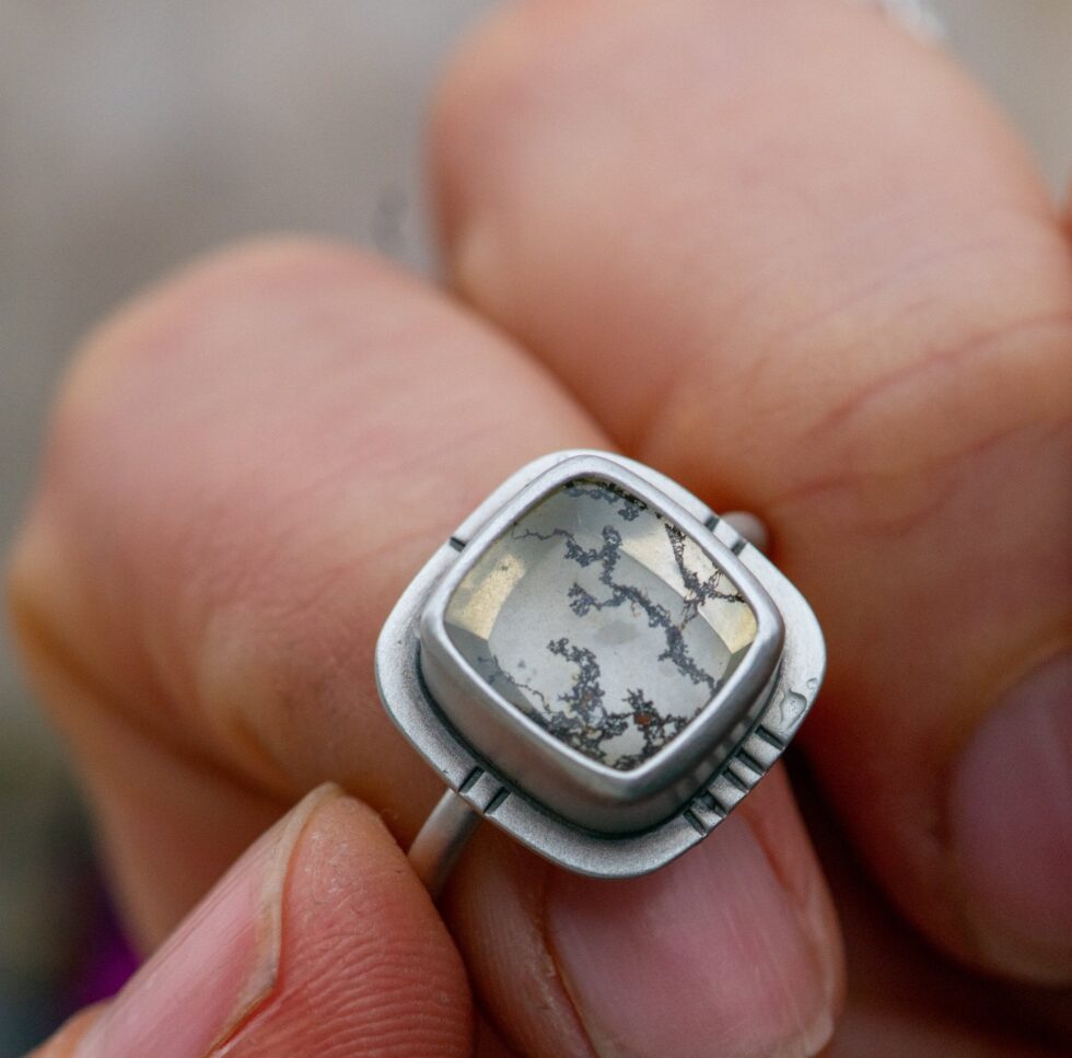 A LITTLE DREAM DENDRITIC AGATE RING - Fly Free