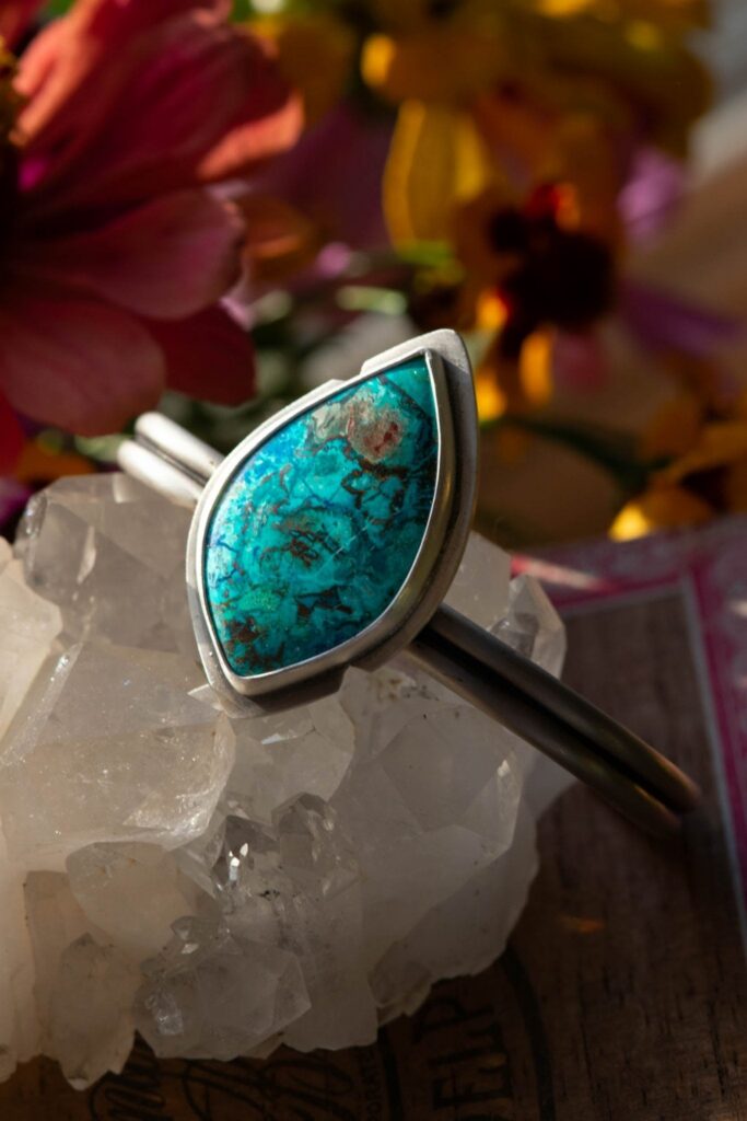 ELECTRIC SHATTUCKITE CUFF - Fly Free