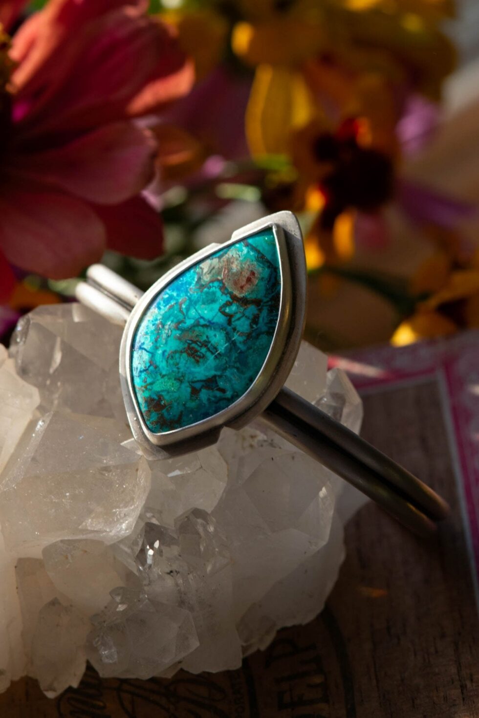ELECTRIC SHATTUCKITE CUFF - Fly Free