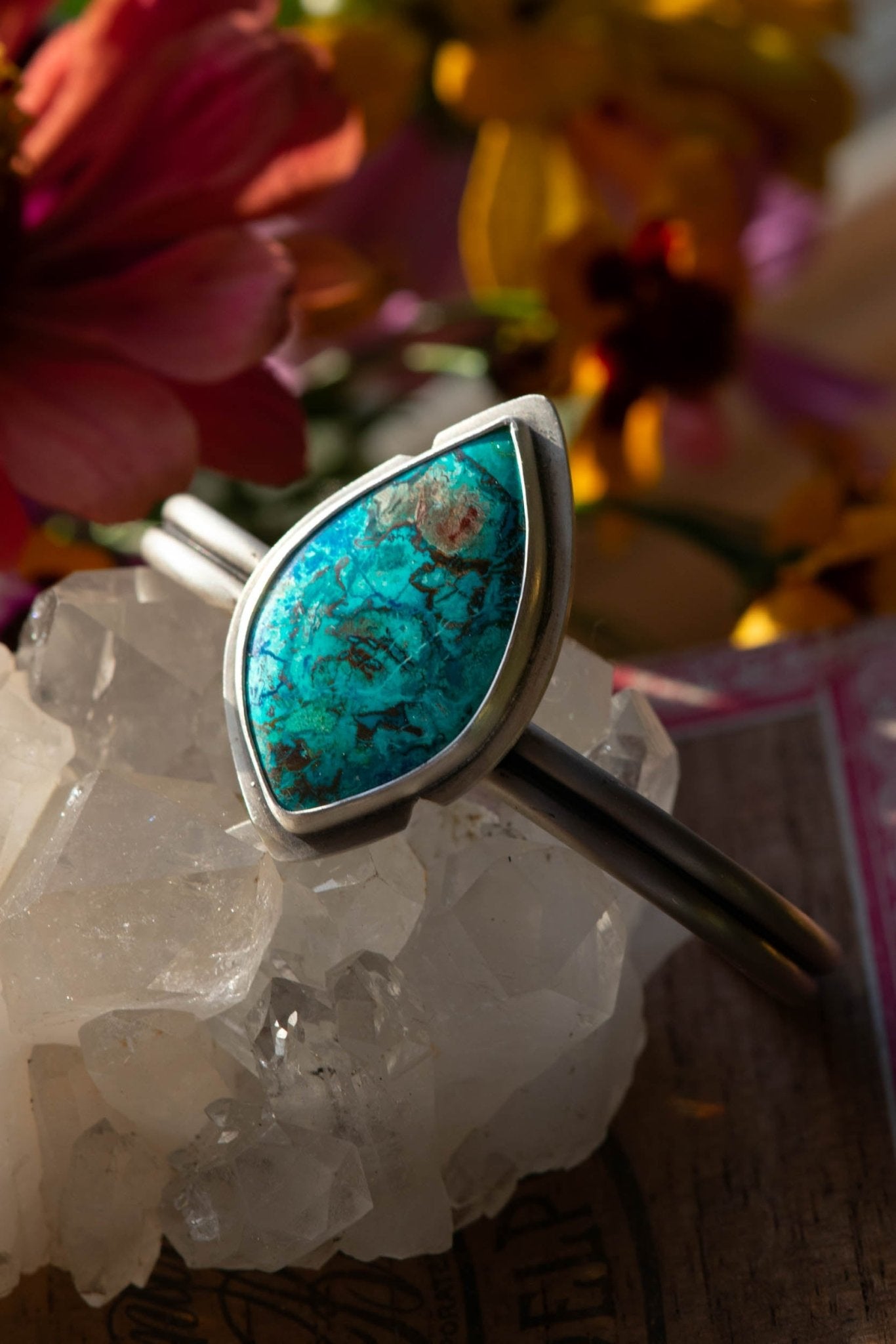 ELECTRIC SHATTUCKITE CUFF - Fly Free