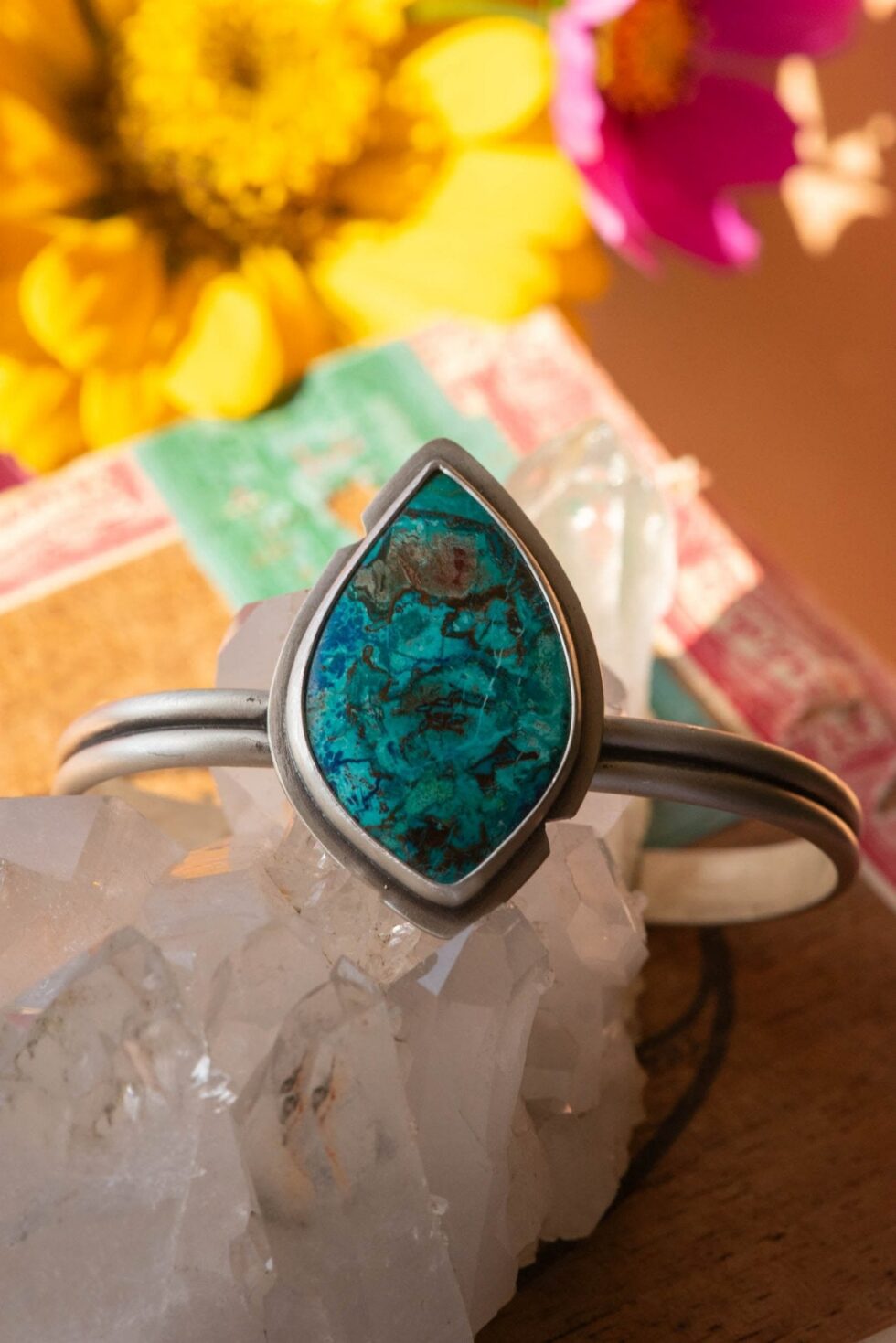 ELECTRIC SHATTUCKITE CUFF - Fly Free