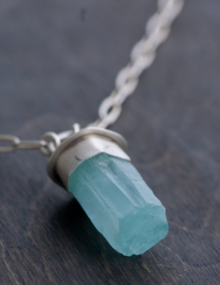 LIGHTED WAY AQUAMARINE NECKLACE - Fly Free