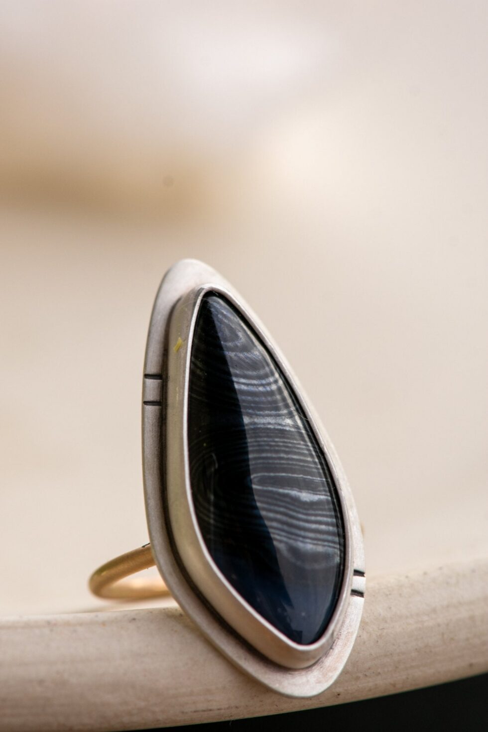 WANDERER PSILOMELANE RING - Fly Free